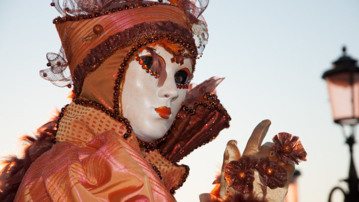 Survol des Alpes Venise et son carnaval Liens avec les articles contenant les vidéos sur le Carnaval de Venise: LE CARNAVAL DE VENISE 2014 (part 1) :