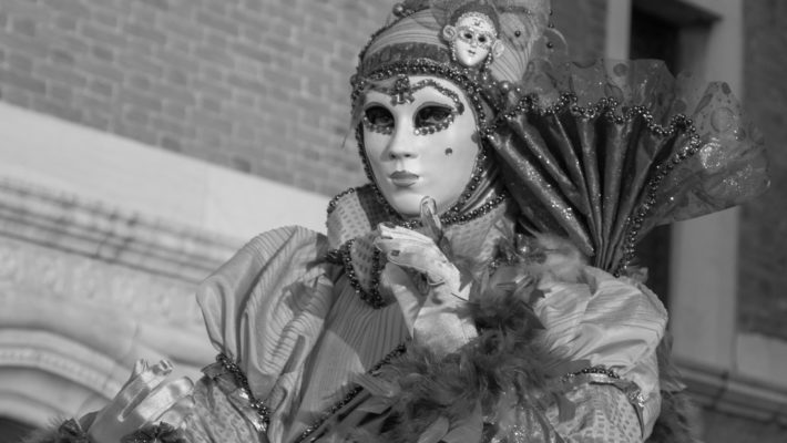 Survol des Alpes Venise et son carnaval Liens avec les articles contenant les vidéos sur le Carnaval de Venise: LE CARNAVAL DE VENISE 2014 (part 1) :