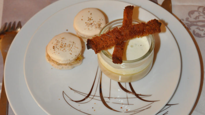 Un stage de cuisine chez Anne-Sophie Pic en décembre 2014. – Macarons aux Zestes de Yuzu ,Crémeux de Foie Gras au Piment Fumet et Citron Jaune avec Son Pain d’épices et sa Royale de Foie Gras , Crème Émulsion à … <a href="http://www.lecygnebleu.fr/la-cuisine.html">Lire la suite­­</a>