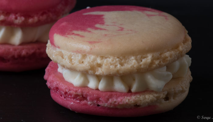 Cœur compotée de Framboises   Litchi   Larme de YUZU     Pourquoi ce macaron, c’est en regardant une recette de Michalack : La Pavlova, framboise, litchi et citron vert. Je me suis dit pourquoi ne pas  faire cette composition … <a href="http://www.lecygnebleu.fr/macaron-cerise-de-chine.html">Lire la suite­­</a>