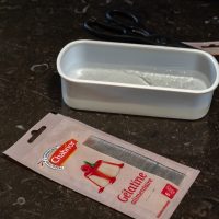 Réhydrater la gélatine
une feuille  2 g