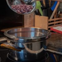 Faire fondre au bain-marie le chocolat Ruby