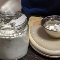 Fécule de maïs 25 g.