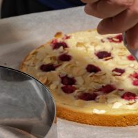 Ebarber avec un cercle de 18 cm de diamètre.